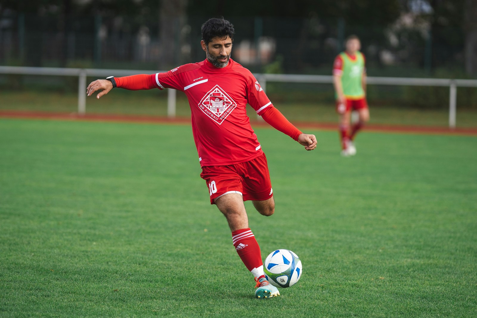 3-1逆转！利雅得胜利夺12连胜+2分领跑 41岁C罗失点 获全队最低分｜企鹅体育首页（配图示意）